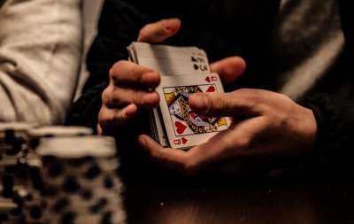 De combinaties en inzetten bij poker