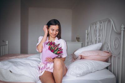 De kracht van suggestie: hoe je spanning opbouwt tijdens een sexy webcamgesprek
